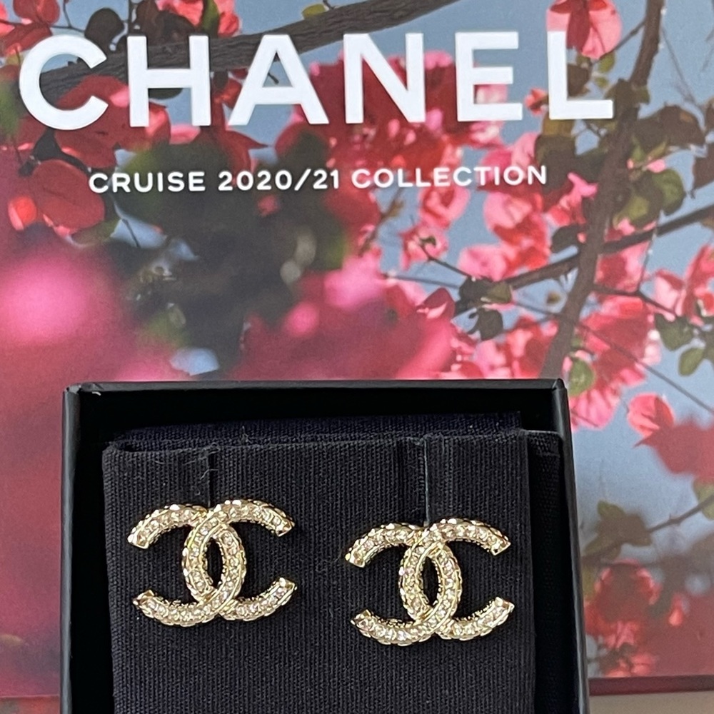 💕Chanel CC Stud Earrings💕